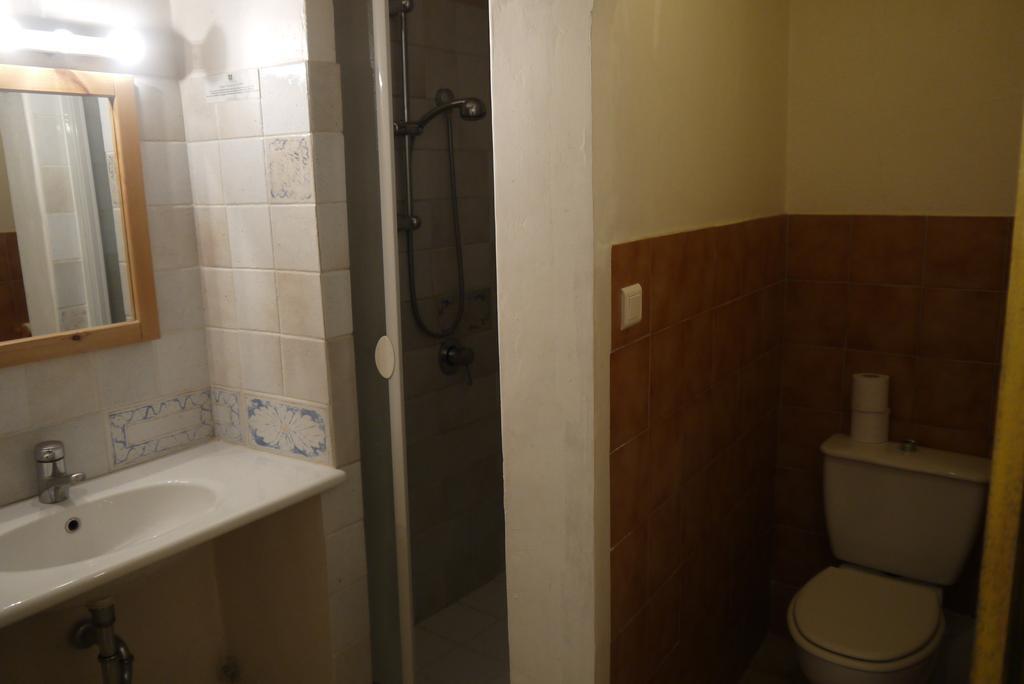 Auberge Des Seguins Buoux Room photo