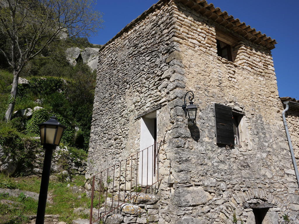 Auberge Des Seguins Buoux Exterior photo